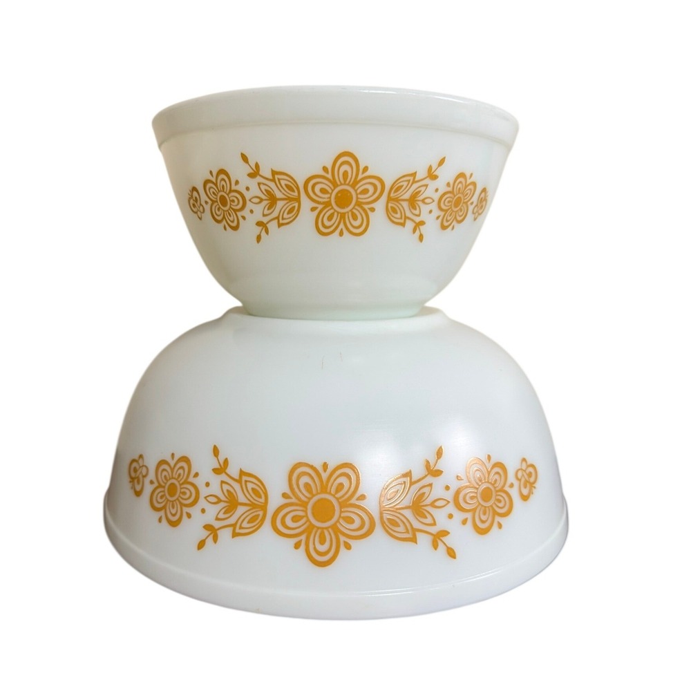 Pyrex Butterfly Gold Nesting Mixing Bowls Set 404 4 Qt and 402 1.5 Qt Vintage